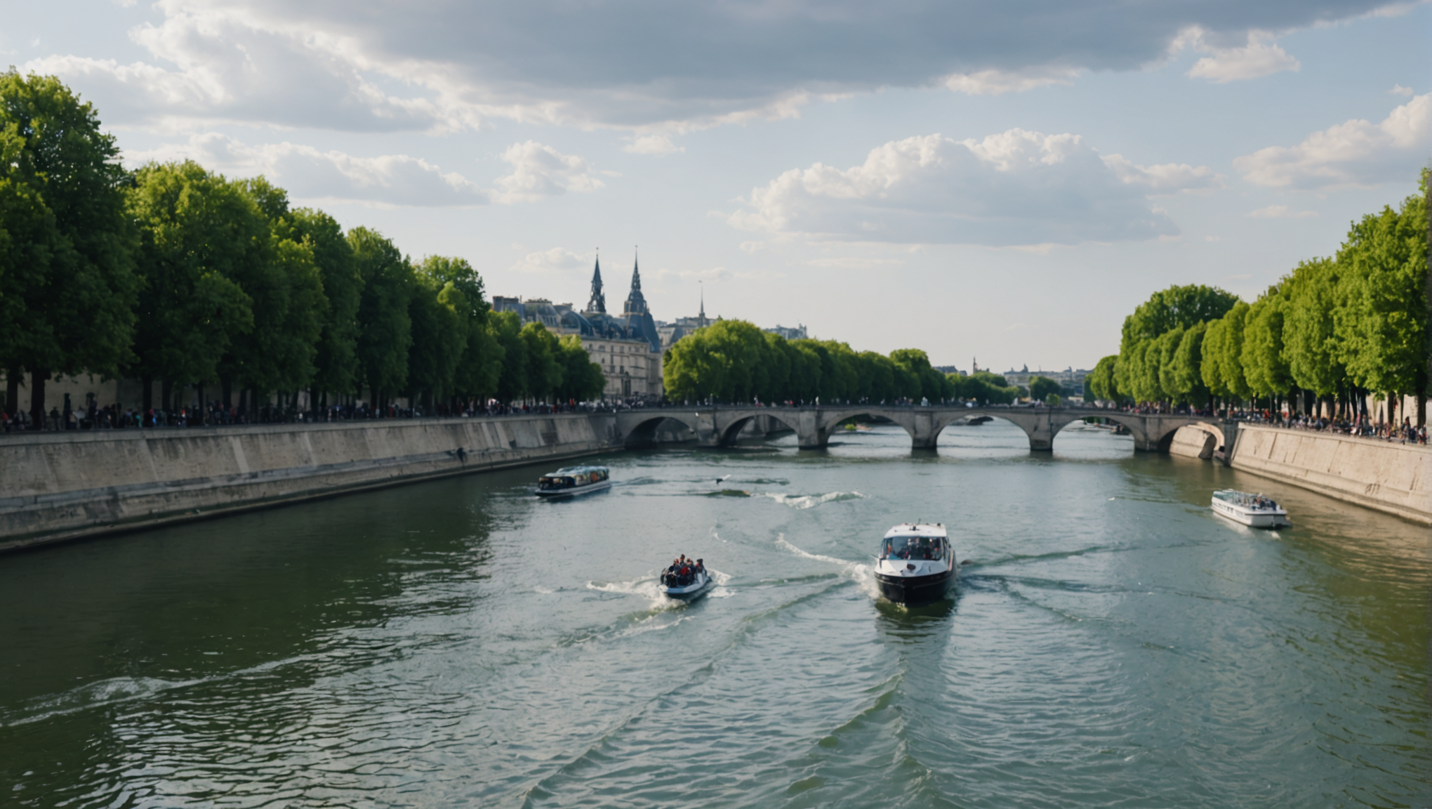 Lire la suite à propos de l’article Anne Hidalgo : une immersion dans la Seine avant les épreuves olympiques, symbole d&rsquo;espoir et de défis environnementaux