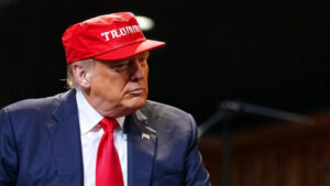 Lire la suite à propos de l’article Donald Trump, avec un pansement, reçoit un accueil triomphal à Milwaukee : les détails de sa journée
